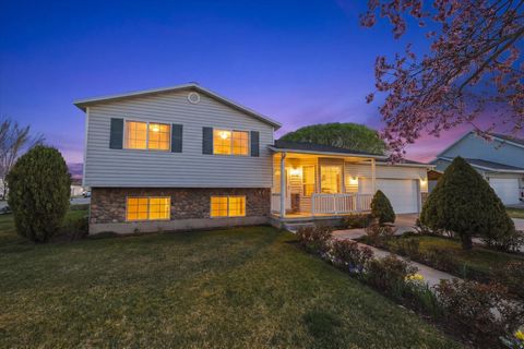 Photo of 1421 W 50 S, Lehi, UT 84043 (MLS # 2145843)