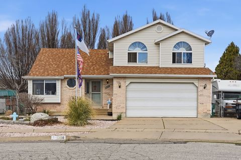 Photo of 1308 S 150 E, Kaysville, UT 84037 (MLS # 2142837)