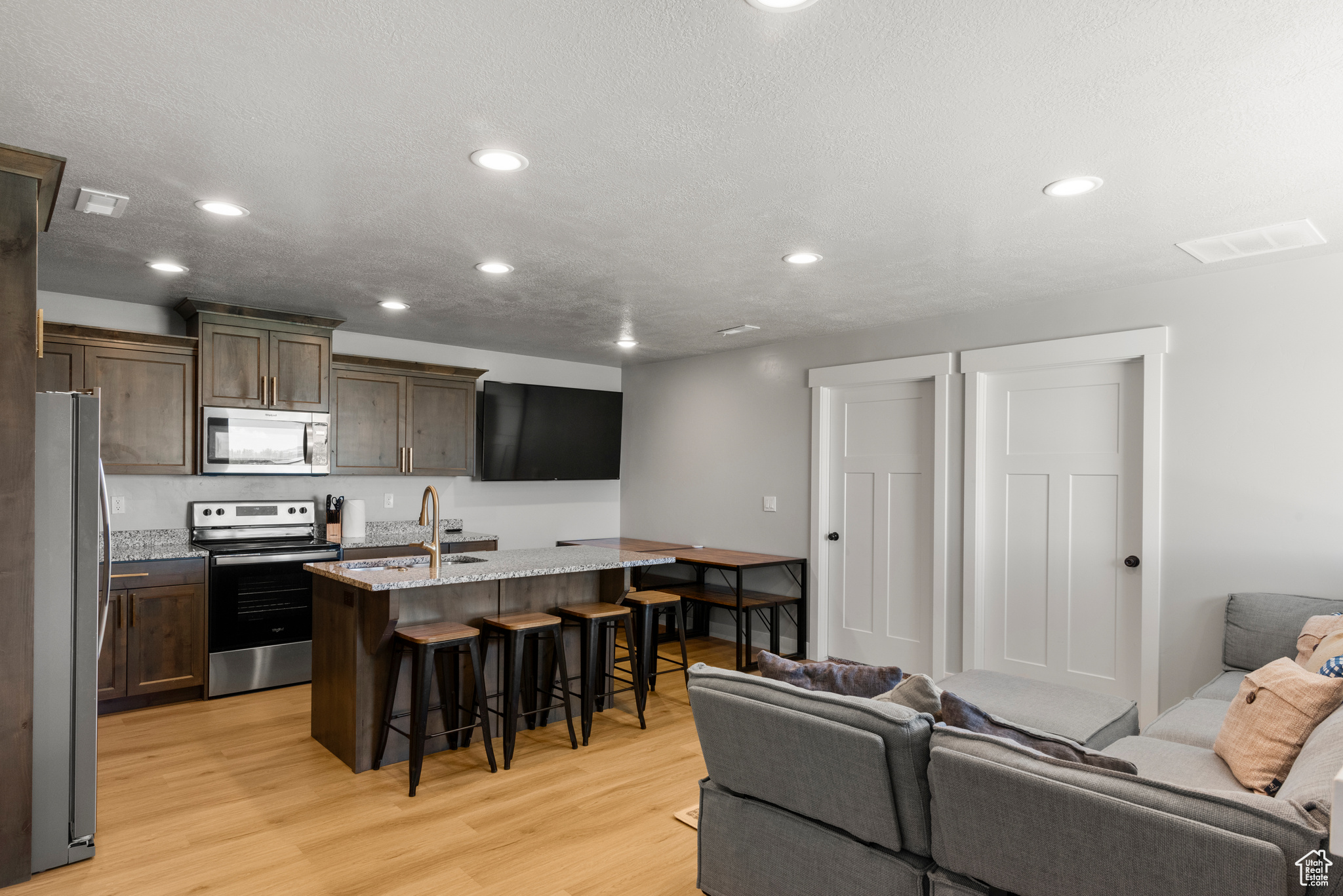 SEASONS BLDG 2 UNIT 1-UPPER - Residential