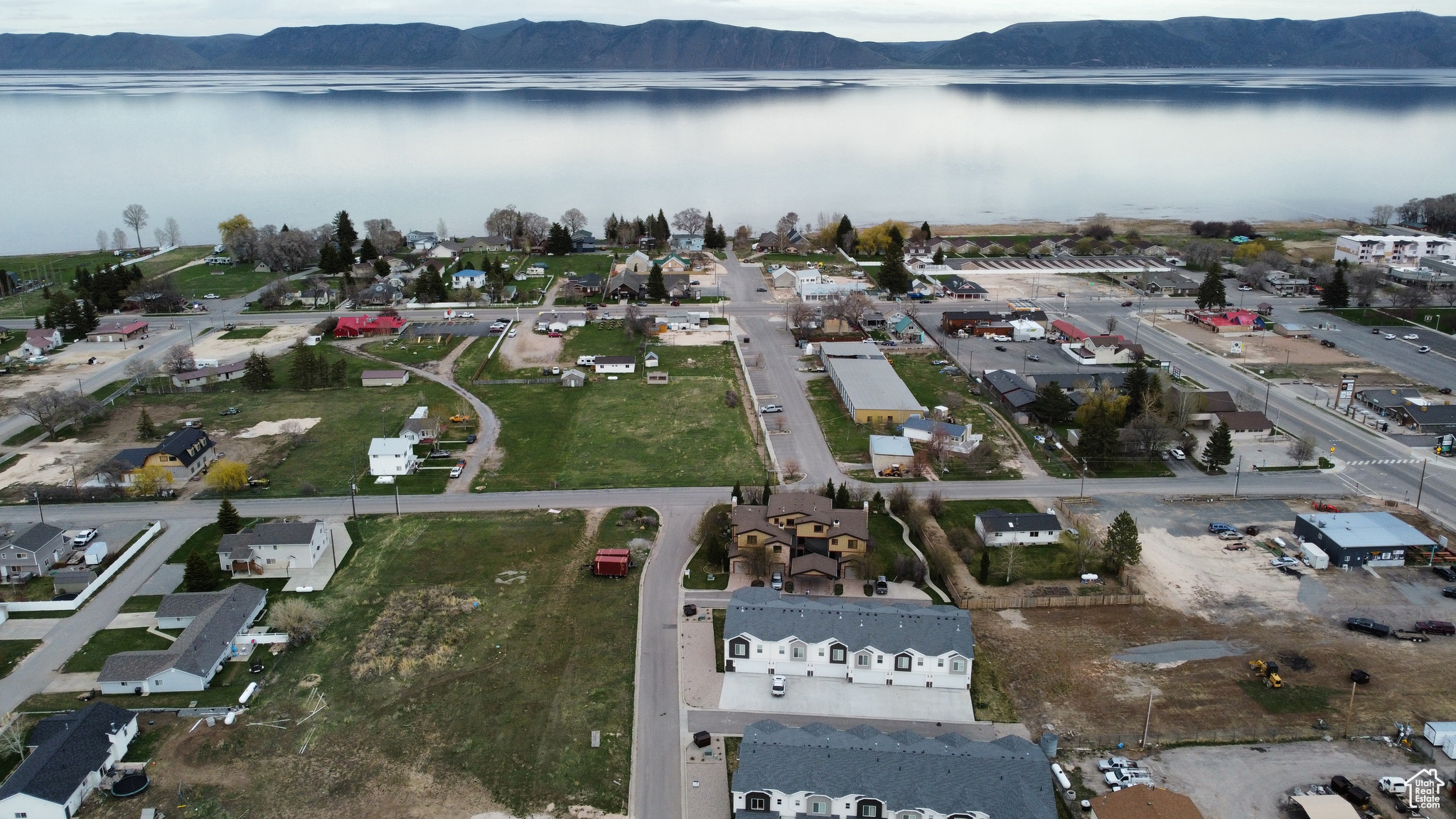 SEASONS BLDG 2 UNIT 1-UPPER - Residential