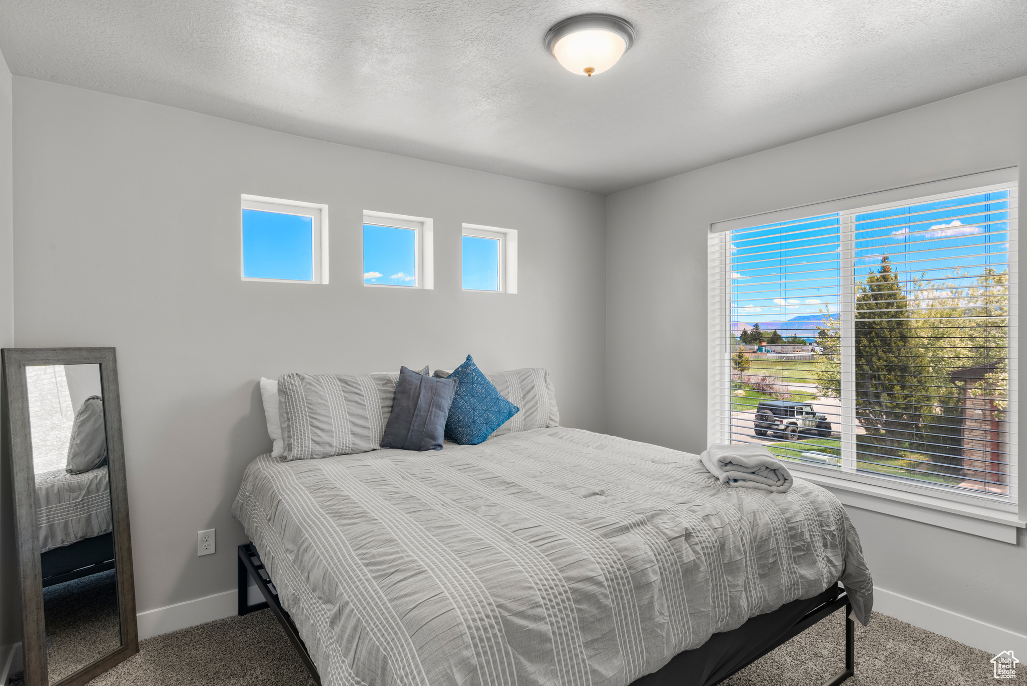 SEASONS BLDG 2 UNIT 1-UPPER - Residential