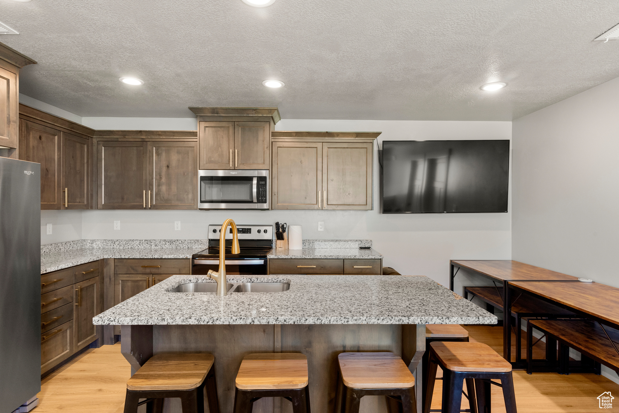 SEASONS BLDG 2 UNIT 1-UPPER - Residential