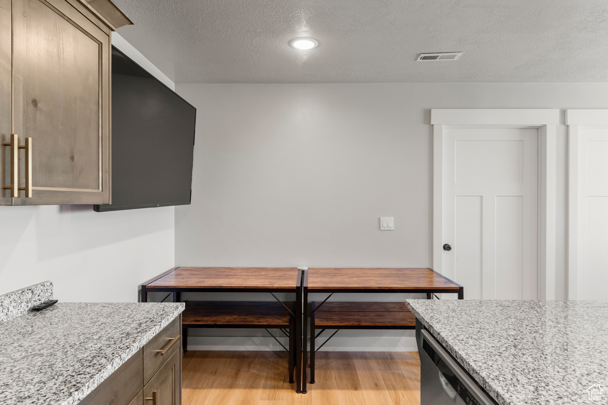 SEASONS BLDG 2 UNIT 1-UPPER - Residential