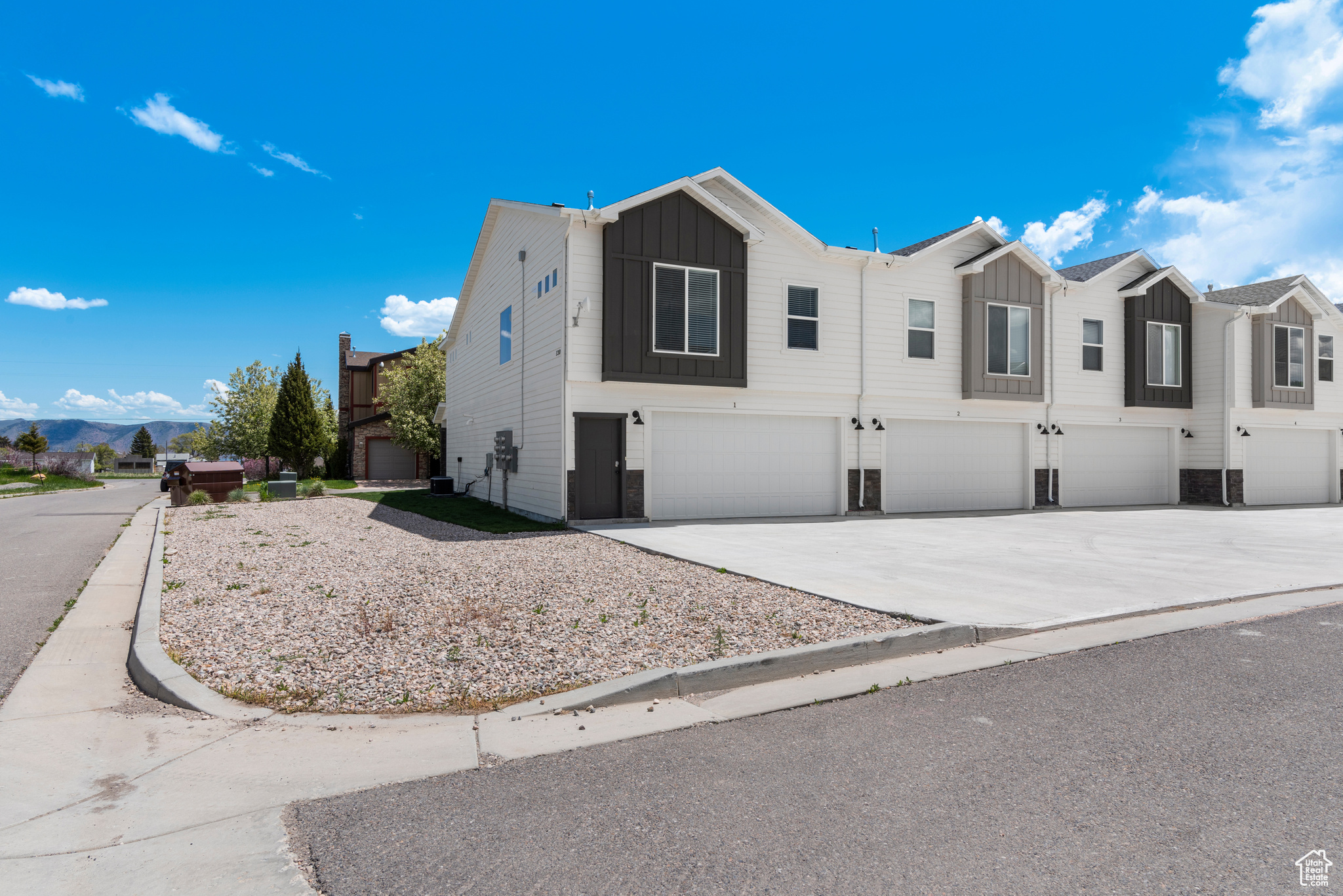 SEASONS BLDG 2 UNIT 1-UPPER - Residential