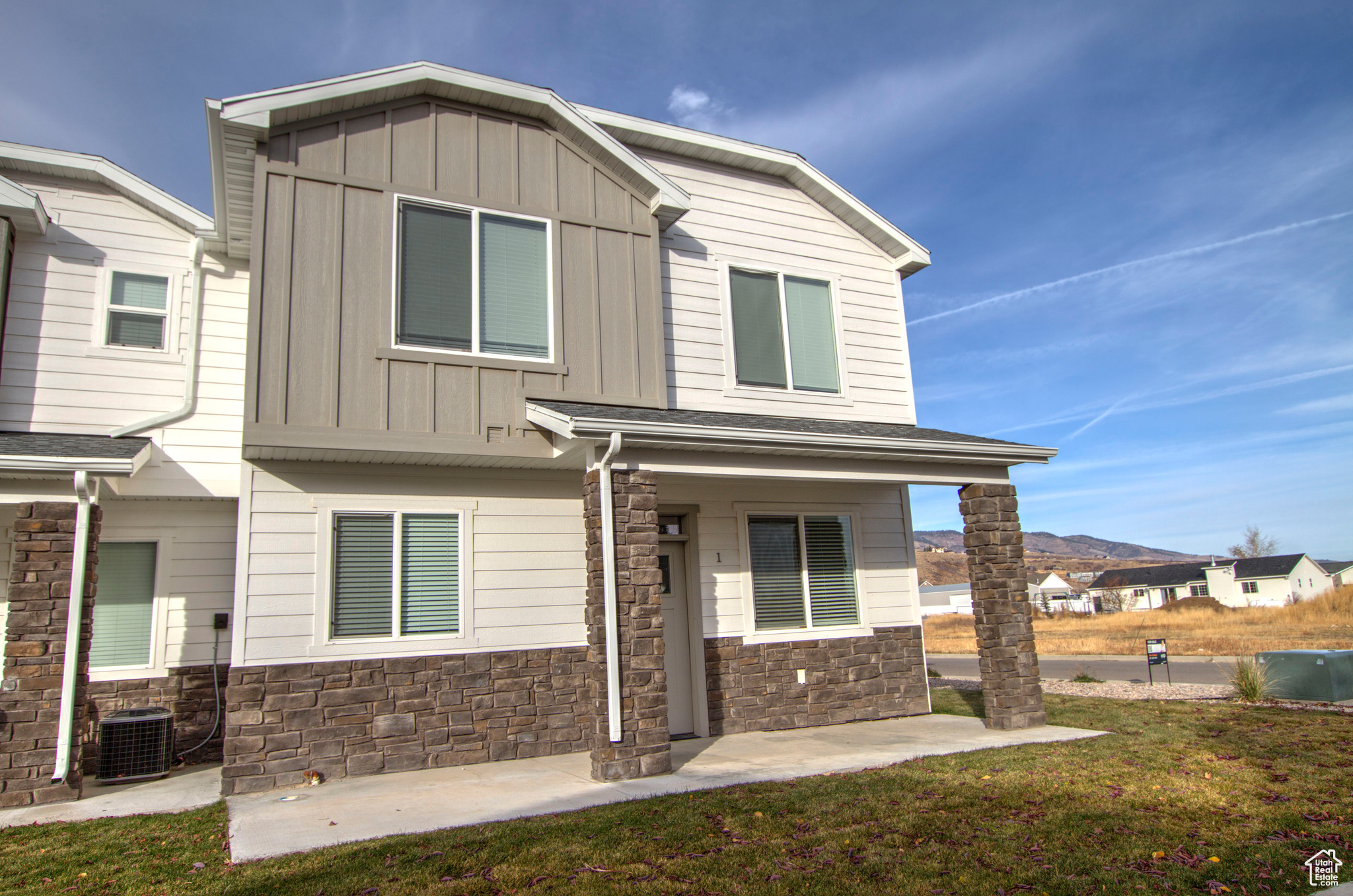 SEASONS BLDG 2 UNIT 1-UPPER - Residential