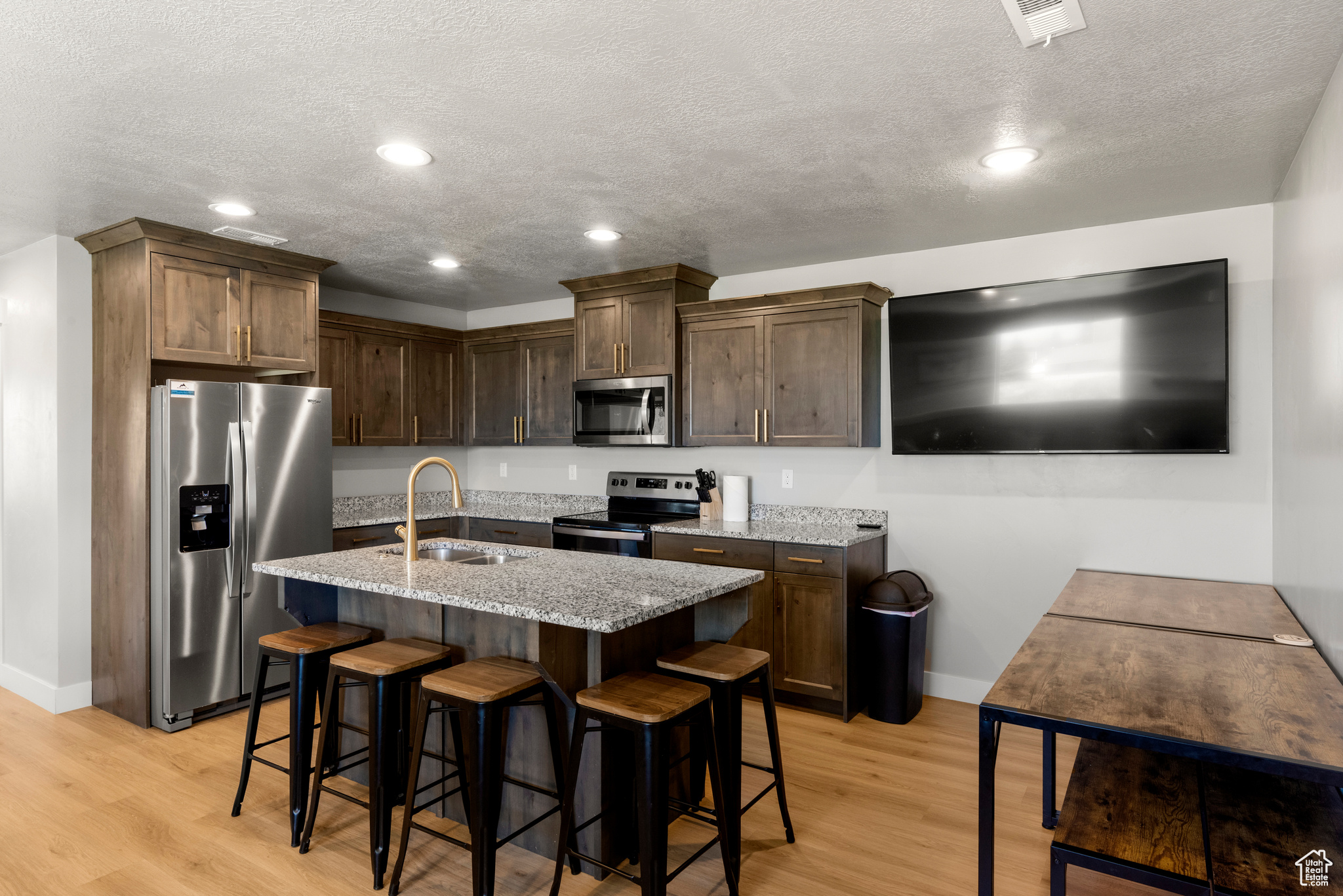 SEASONS BLDG 2 UNIT 1-UPPER - Residential