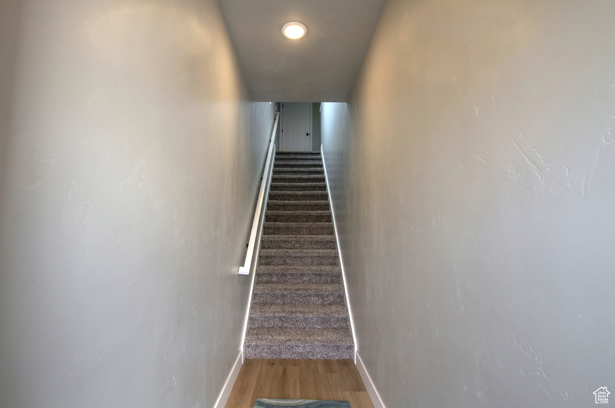 SEASONS BLDG 2 UNIT 1-UPPER - Residential