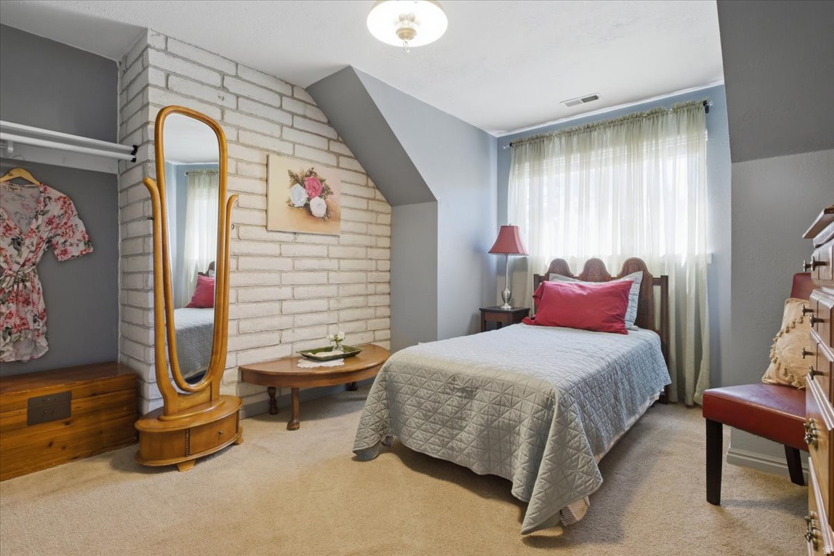 HUNTINGTON ESTATES - Residential