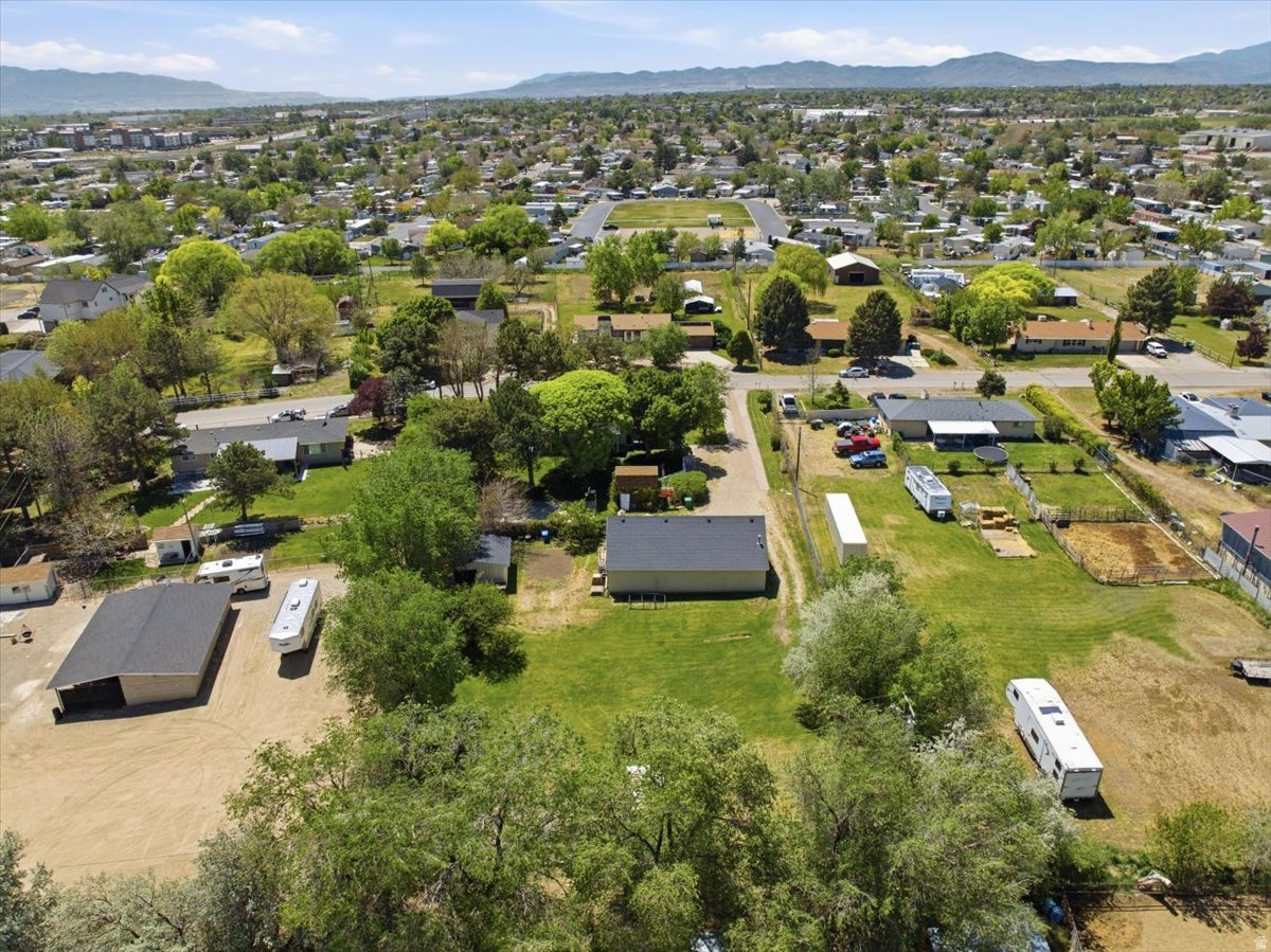 HUNTINGTON ESTATES - Residential
