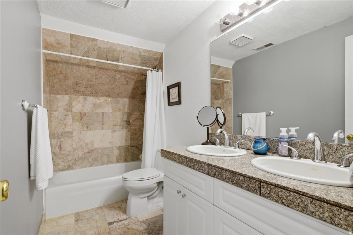 HUNTINGTON ESTATES - Residential