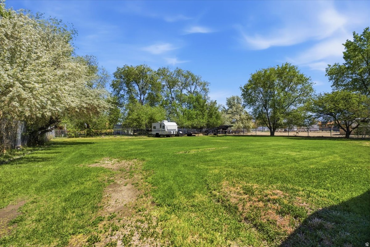 HUNTINGTON ESTATES - Residential