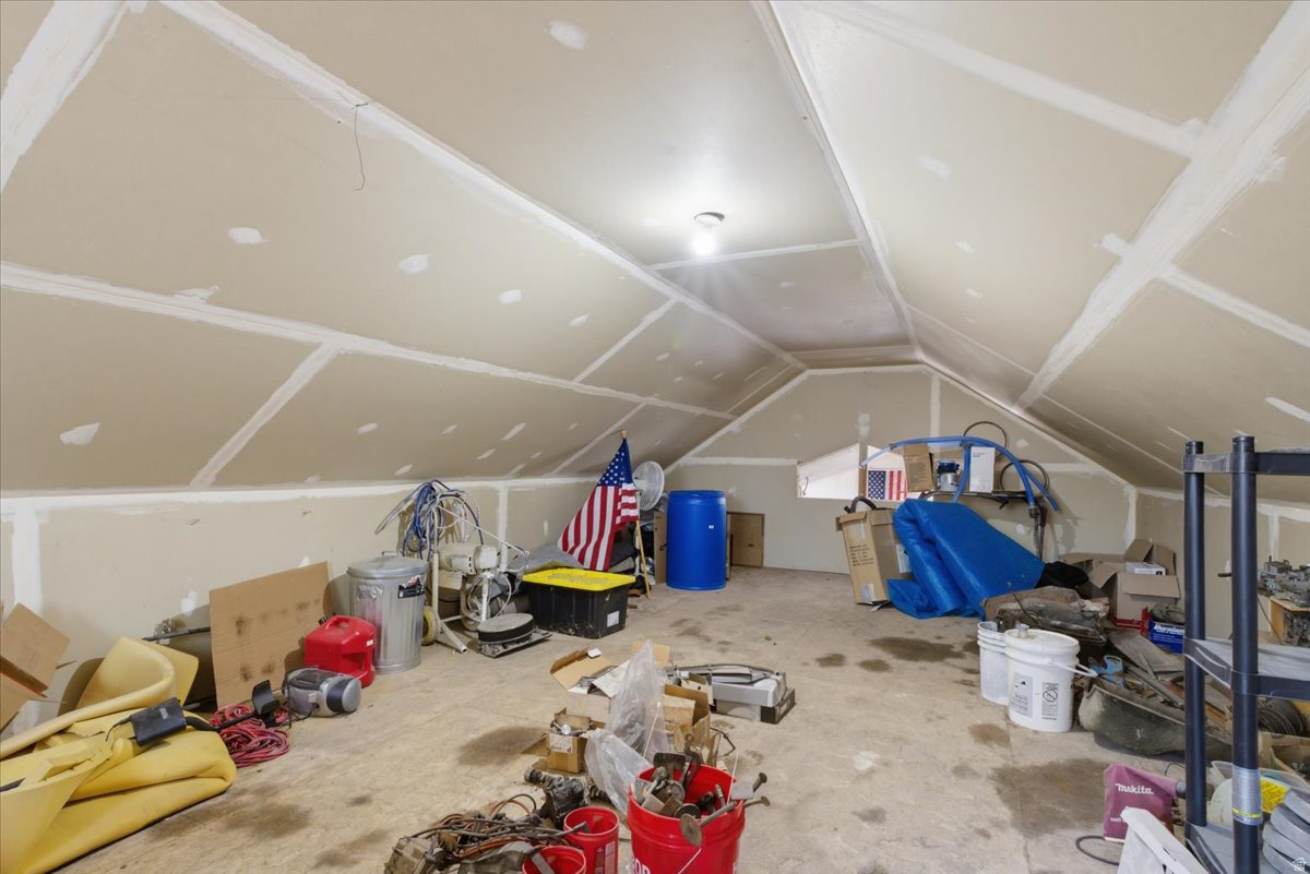 HUNTINGTON ESTATES - Residential