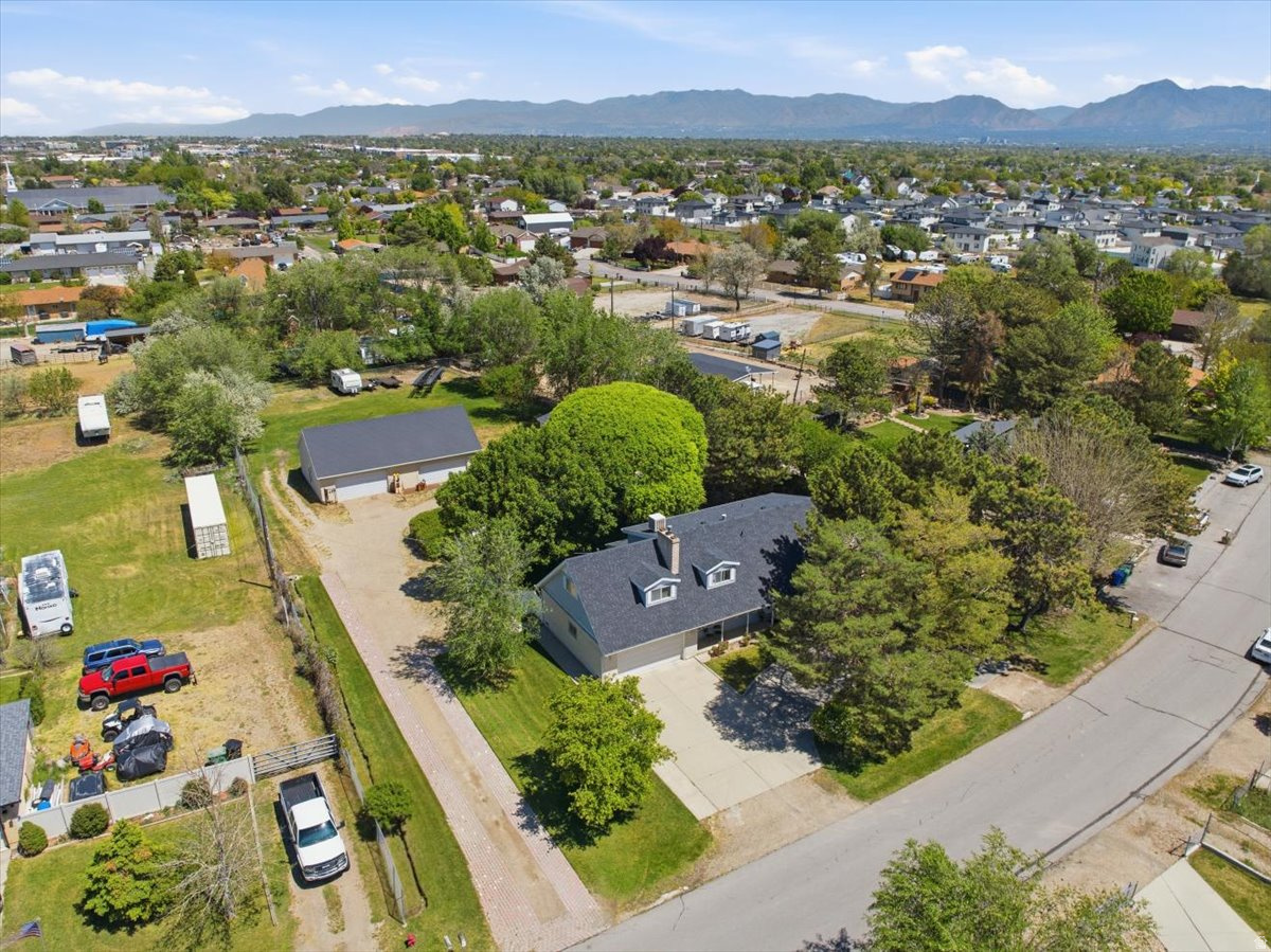 HUNTINGTON ESTATES - Residential