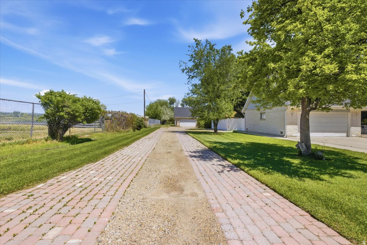 HUNTINGTON ESTATES - Residential
