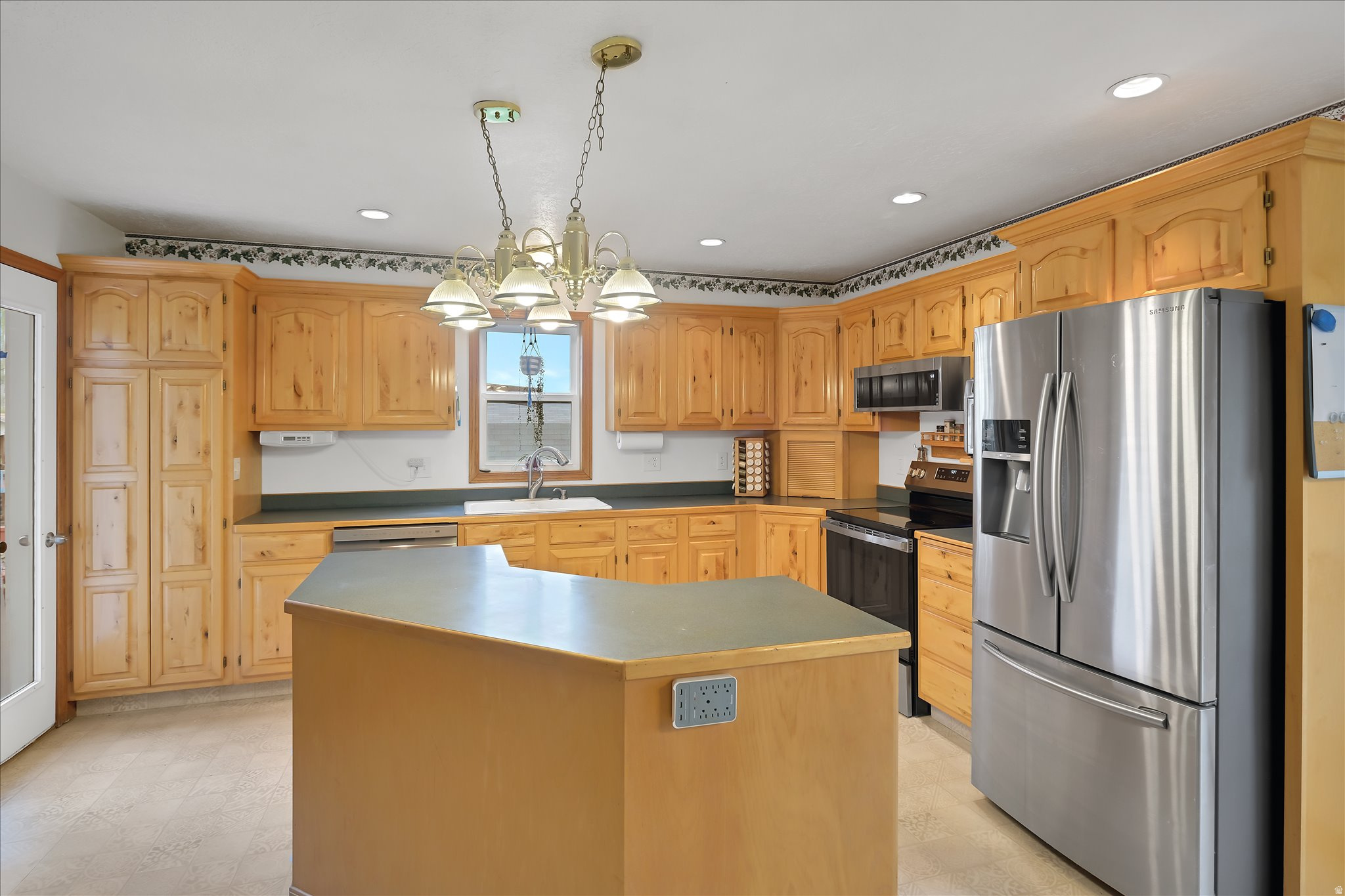 EQUESTRIAN ESTATES - Residential