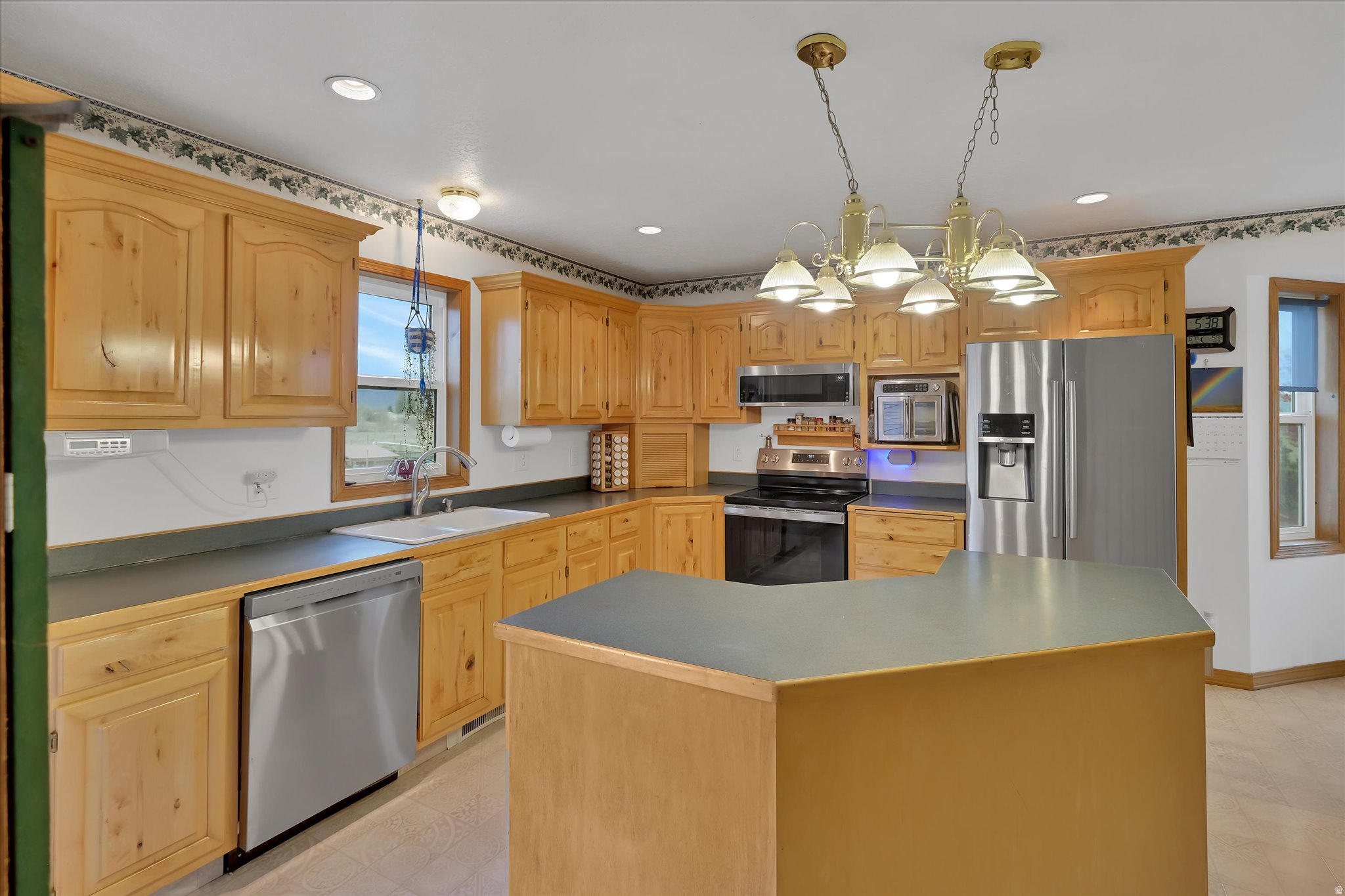 EQUESTRIAN ESTATES - Residential