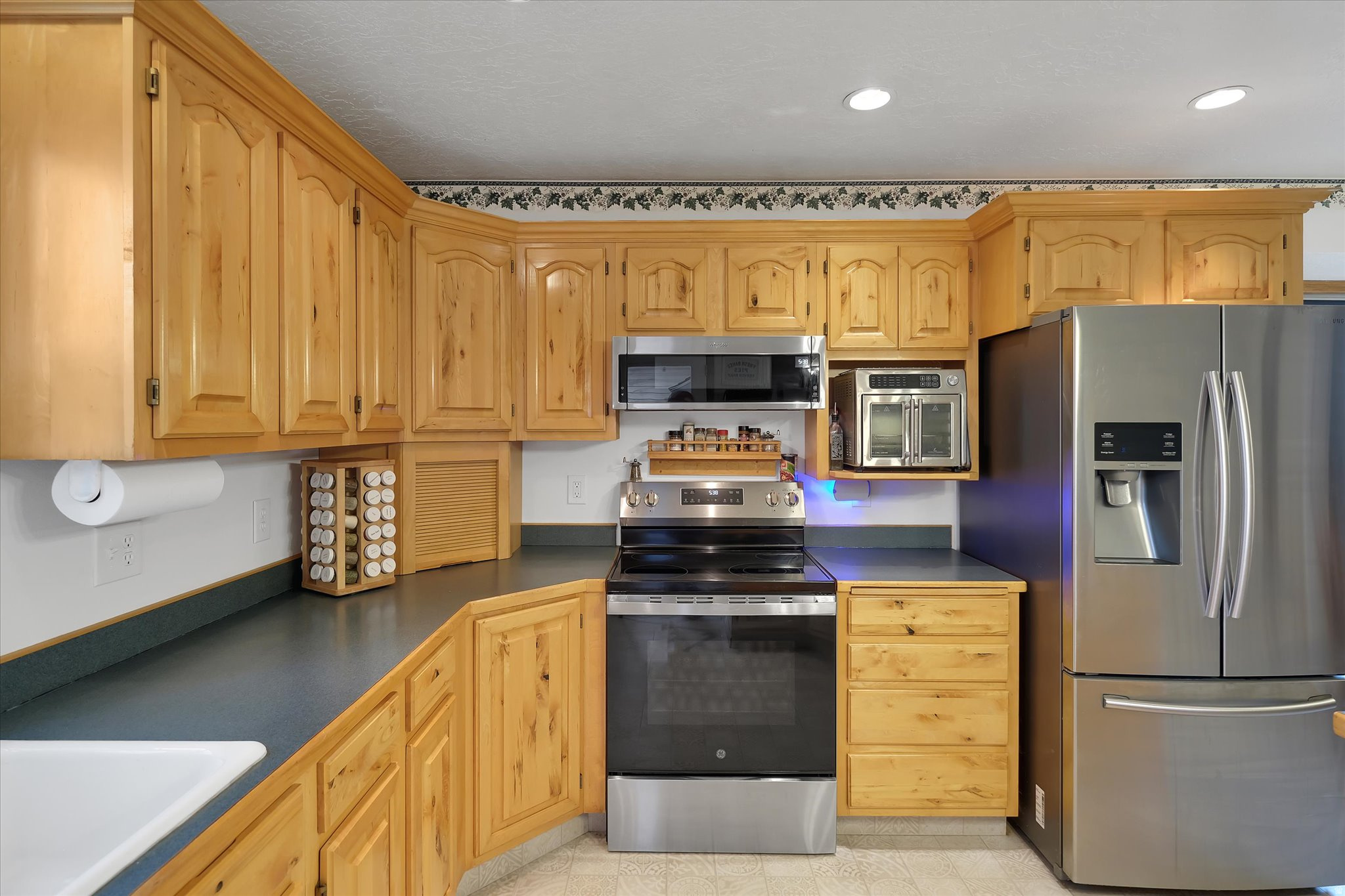 EQUESTRIAN ESTATES - Residential