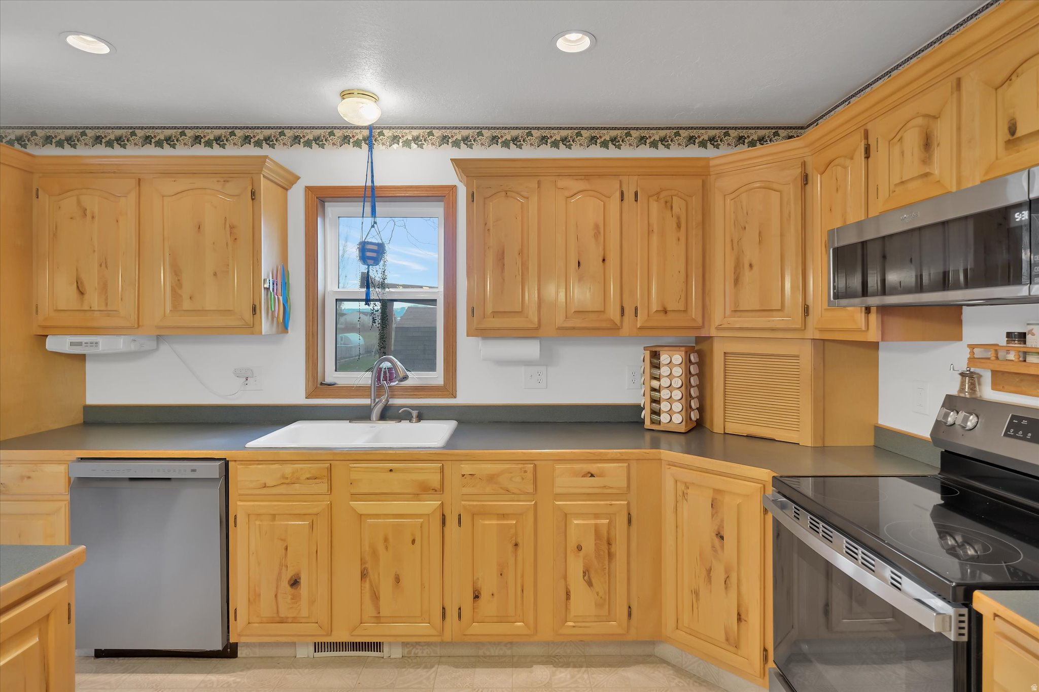 EQUESTRIAN ESTATES - Residential