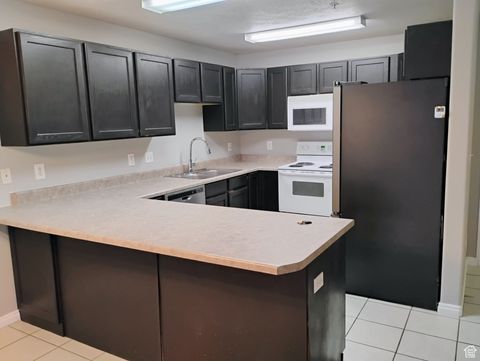 Tiny photo for 1205 E PRIVET DR. DR S #1-107, Cottonwood Heights, UT 84121 (MLS # 2061017)