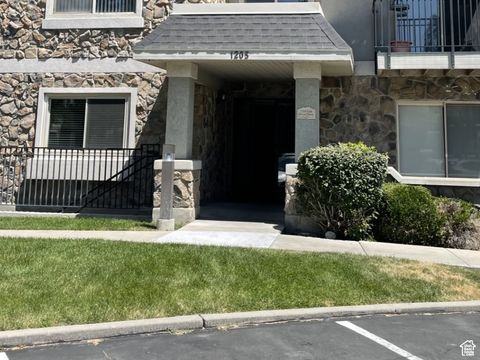 Tiny photo for 1205 E PRIVET DR. DR S #1-107, Cottonwood Heights, UT 84121 (MLS # 2061017)