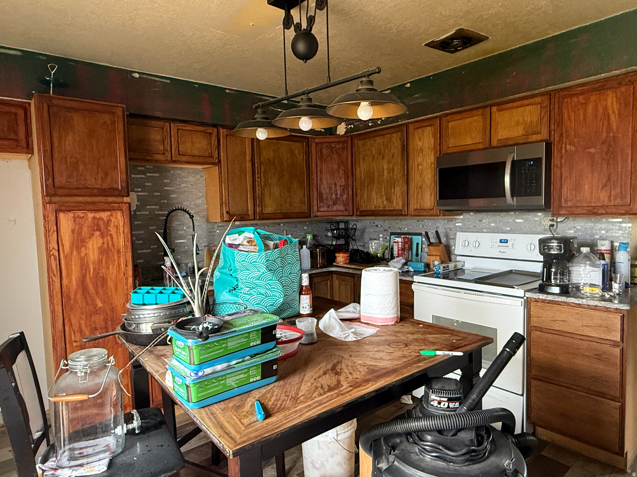HAL VERN PARK - Residential