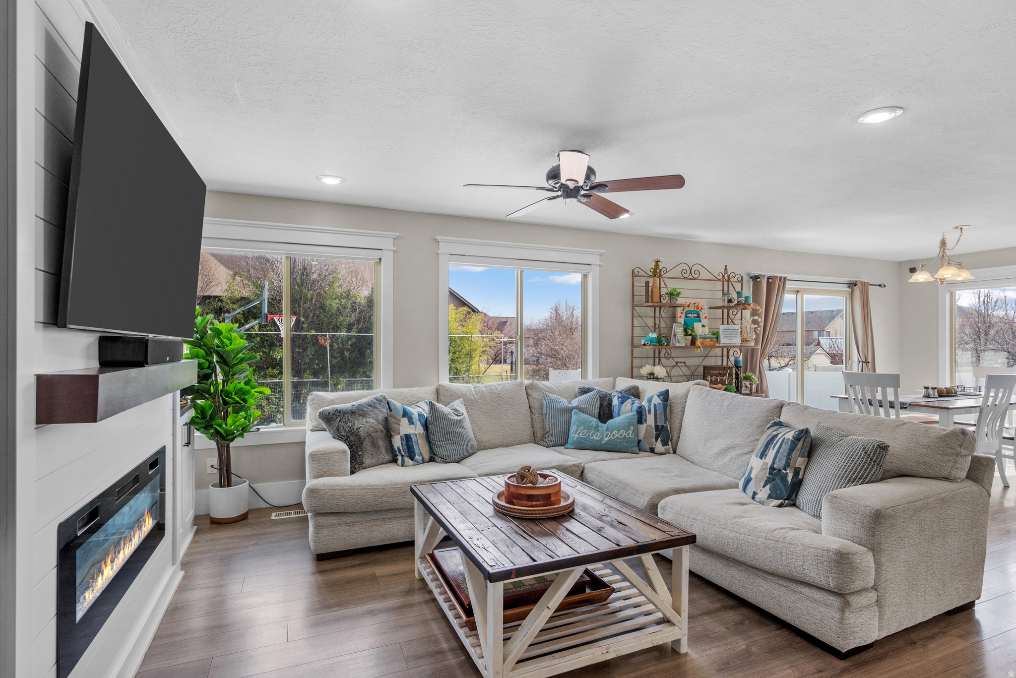 NORTH LAKE - Residential