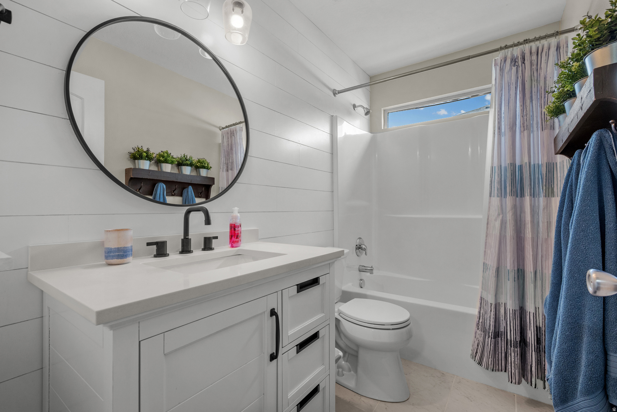 NORTH LAKE - Residential