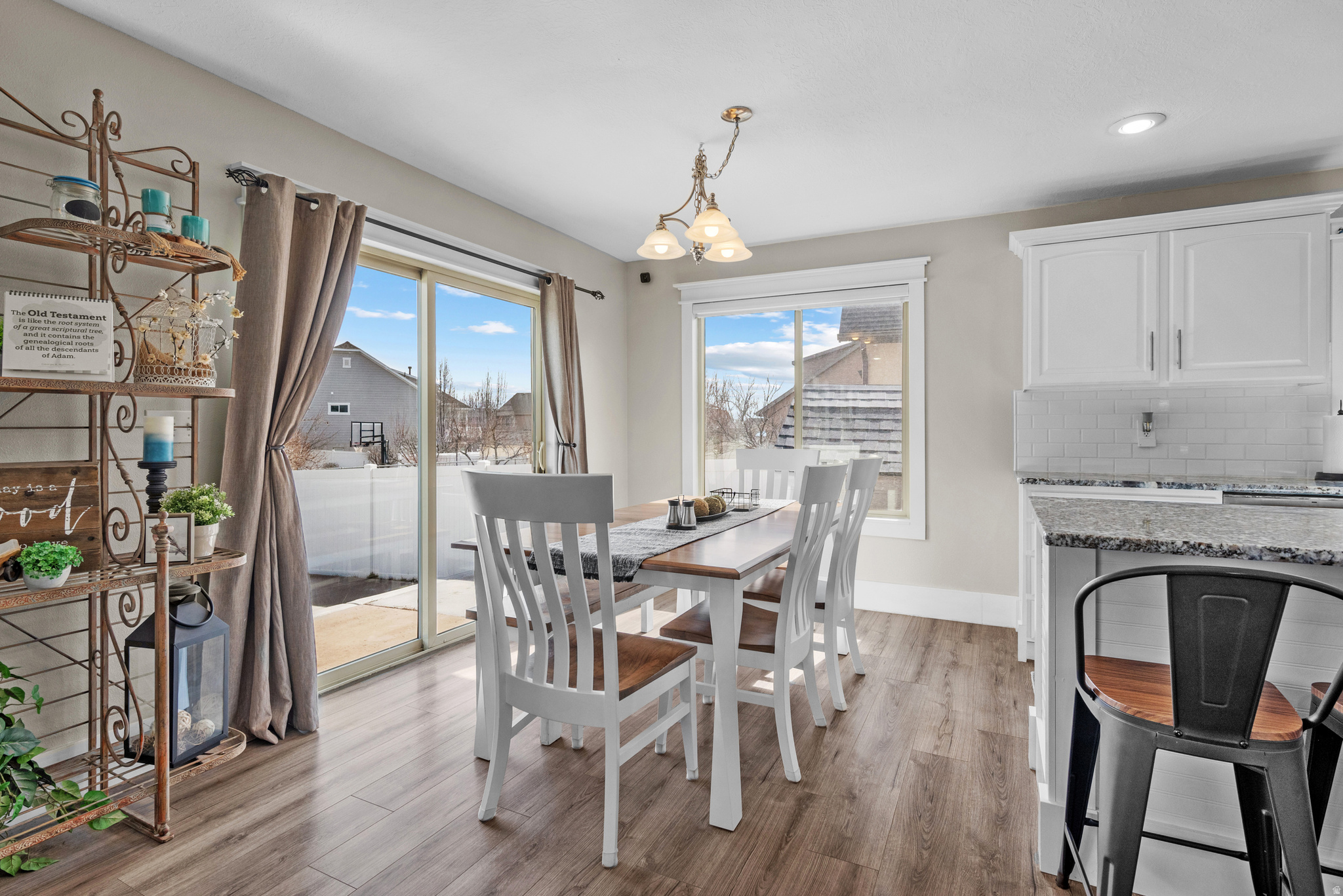 NORTH LAKE - Residential