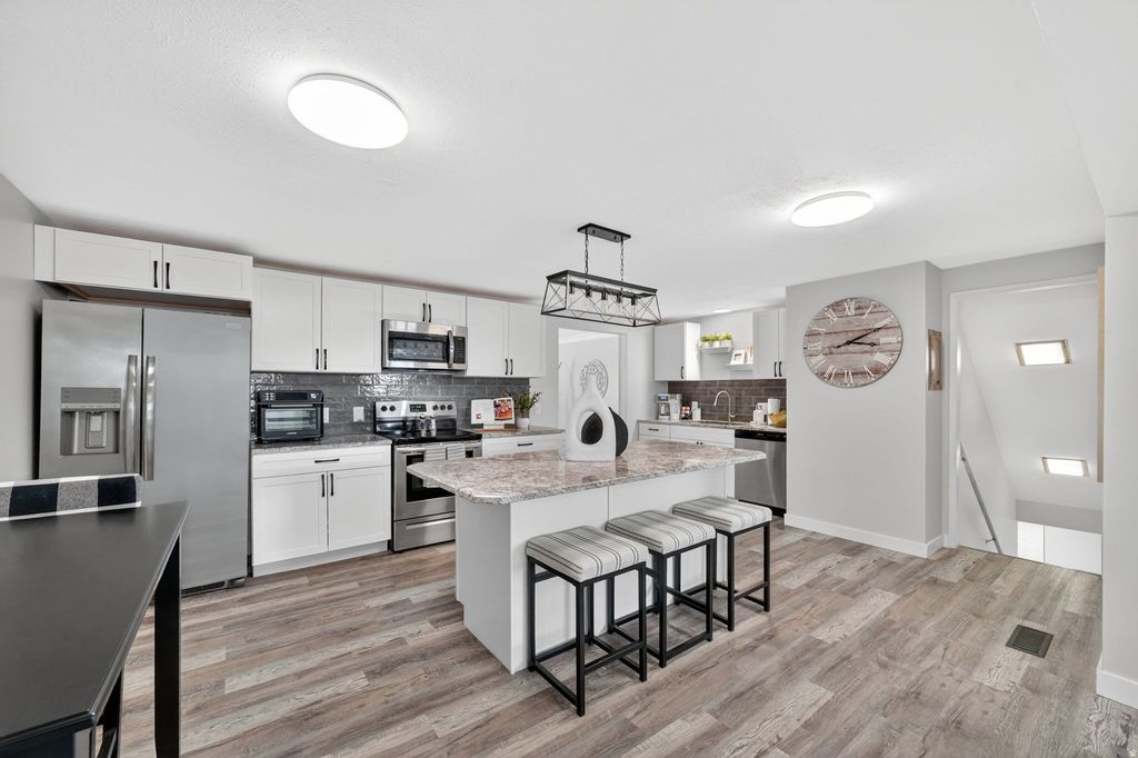 Photo of 941 E STATICE AVE S, Sandy, UT 84094 (MLS # 2156490)