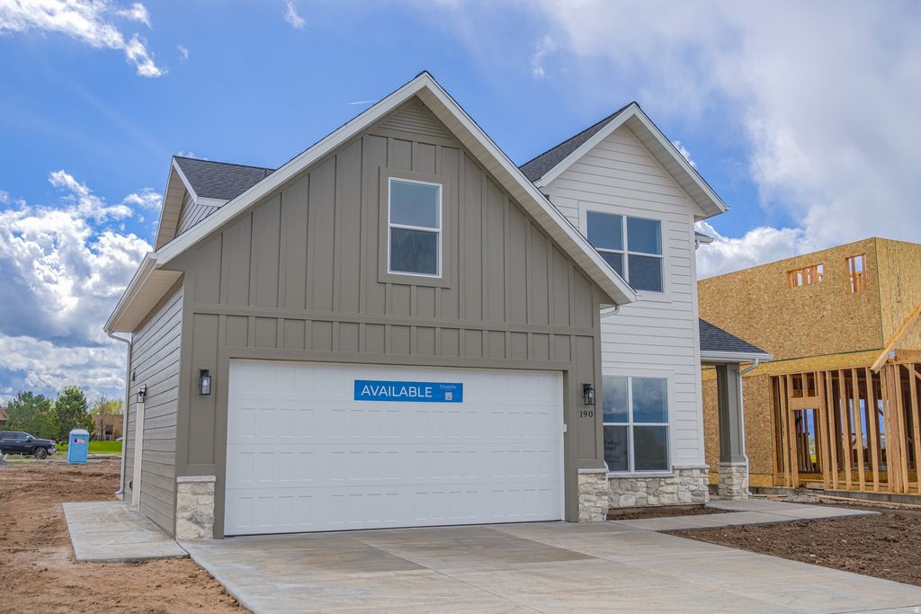 Photo of 190 E 625 S, Hyde Park, UT 84318 (MLS # 2151118)