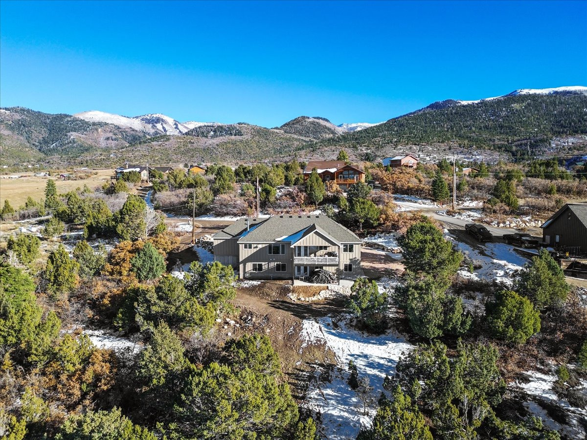 WHISPERING PINES - Residential