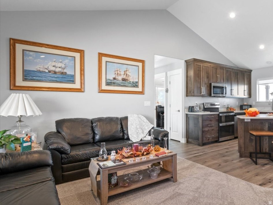 WHISPERING PINES - Residential