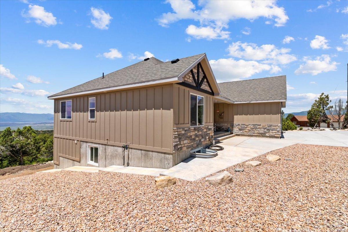 WHISPERING PINES - Residential