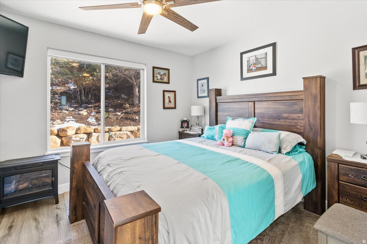 WHISPERING PINES - Residential