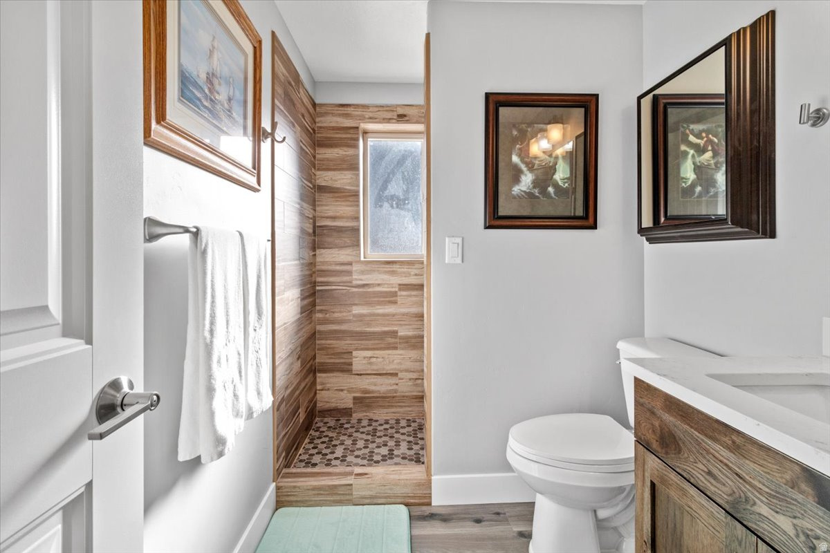 WHISPERING PINES - Residential