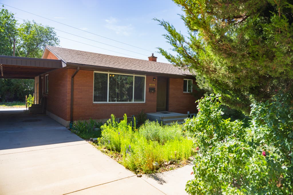 Photo of 320 S 1100 E, Springville, UT 84663 (MLS # 2166395)