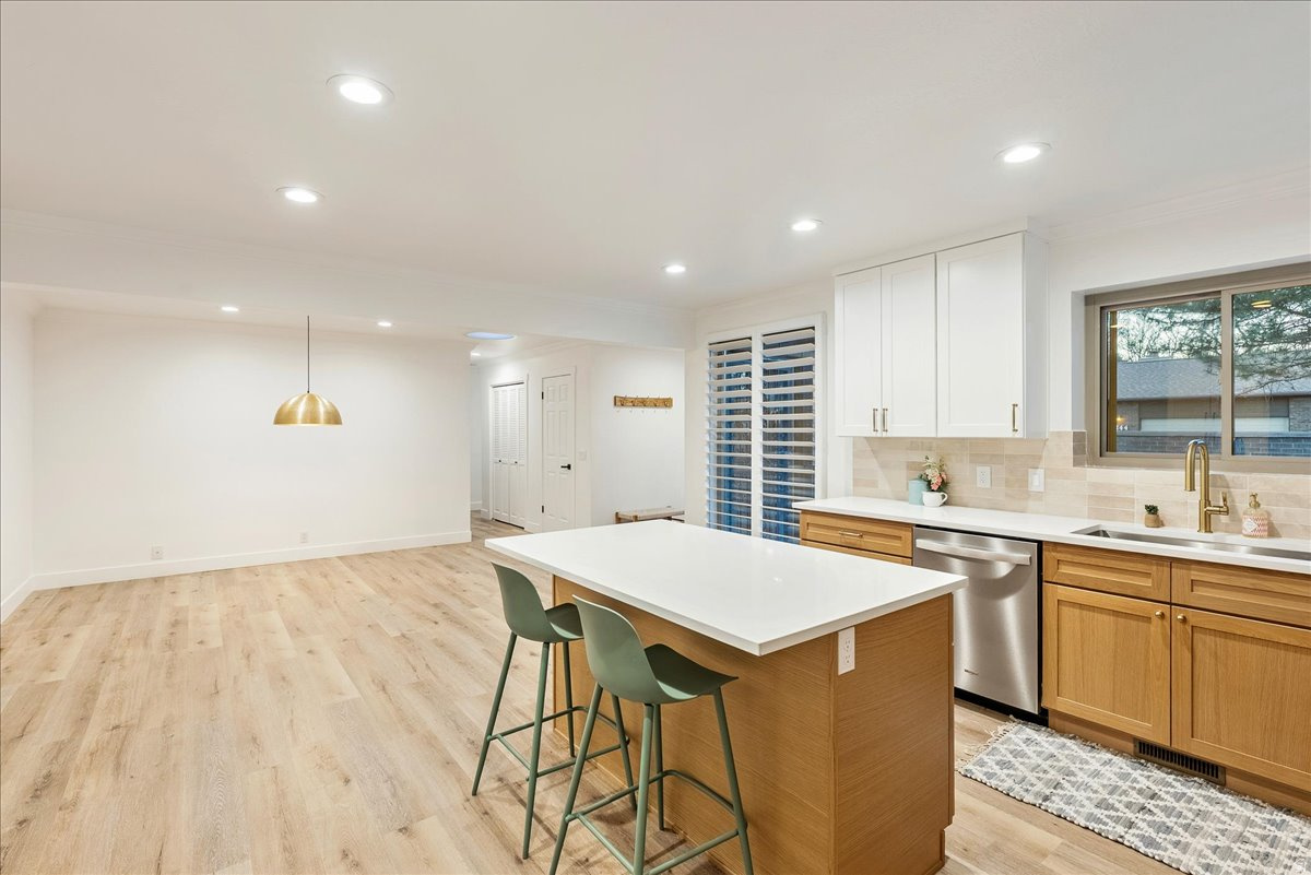 VINE STREET - Residential