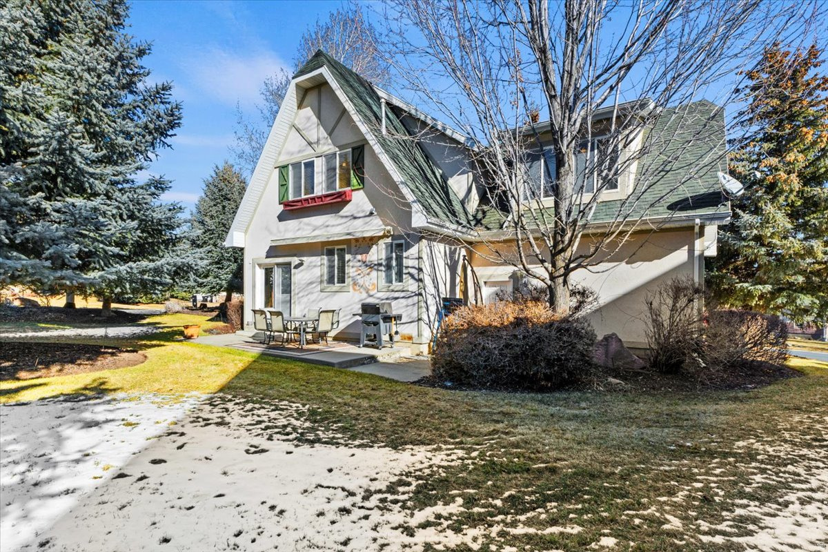 COTTAGES ON THE GREEN - Residential