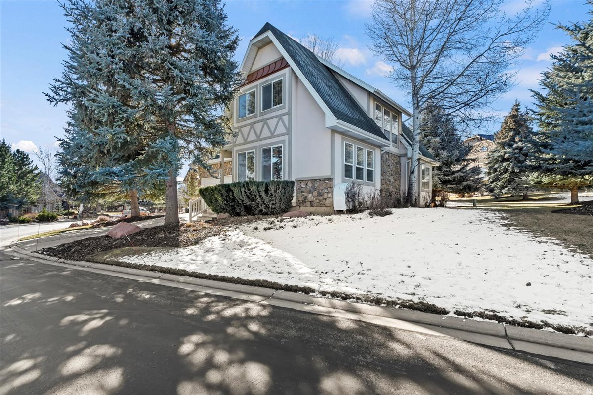 COTTAGES ON THE GREEN - Residential
