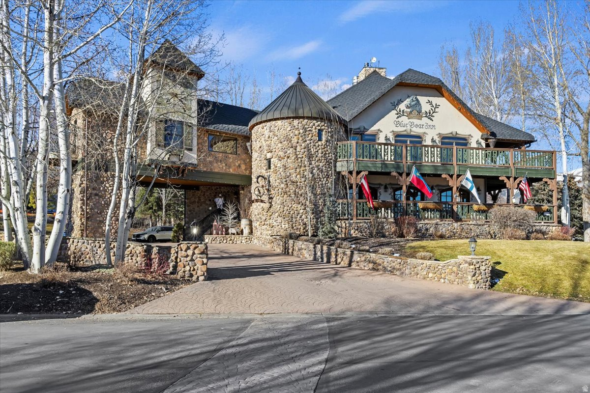 COTTAGES ON THE GREEN - Residential