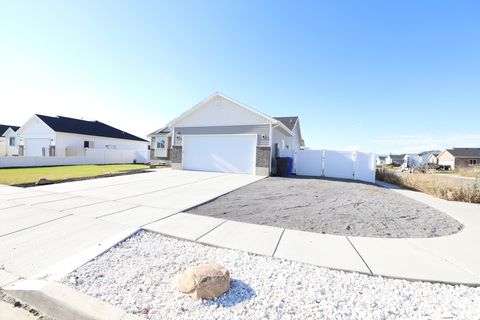 Tiny photo for 410 W 550 S, Tremonton, UT 84337 (MLS # 2140117)