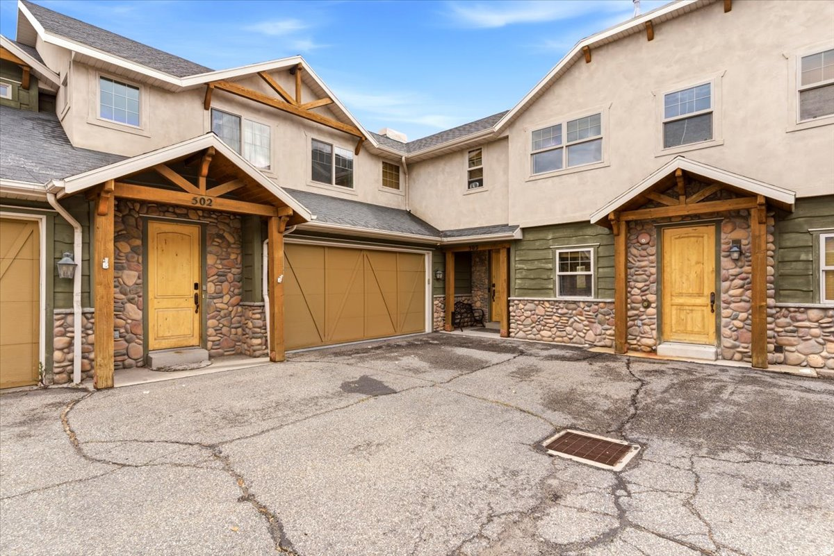 THE CASCADES - Residential