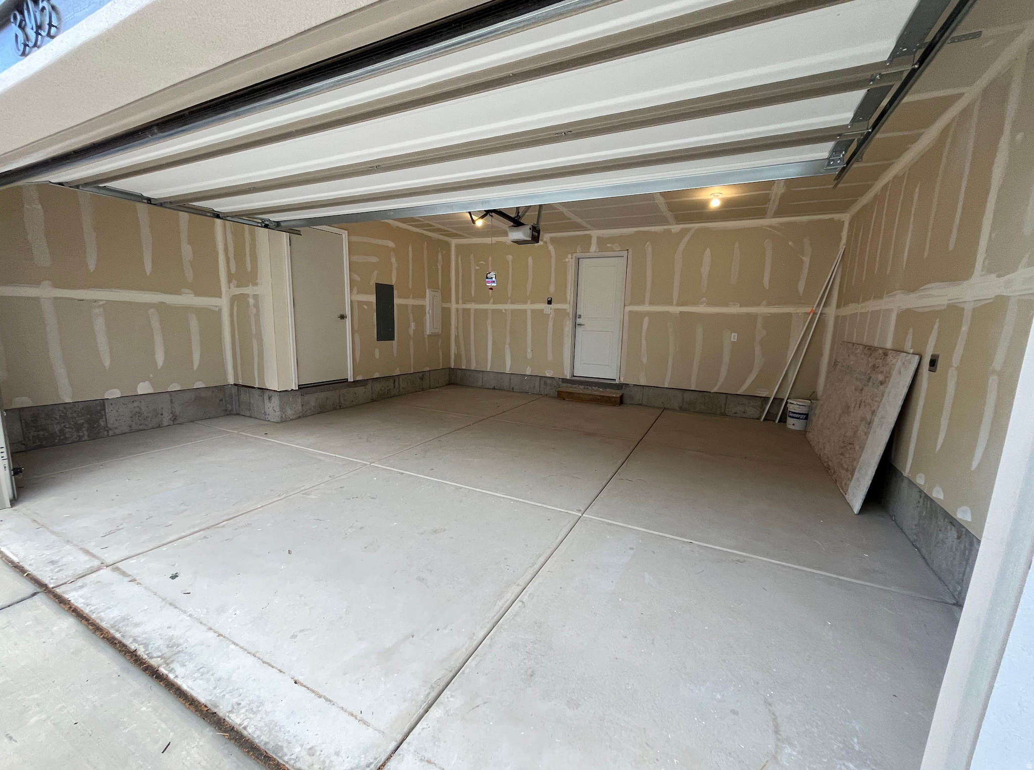 HUNTINGTON RANCH - Residential