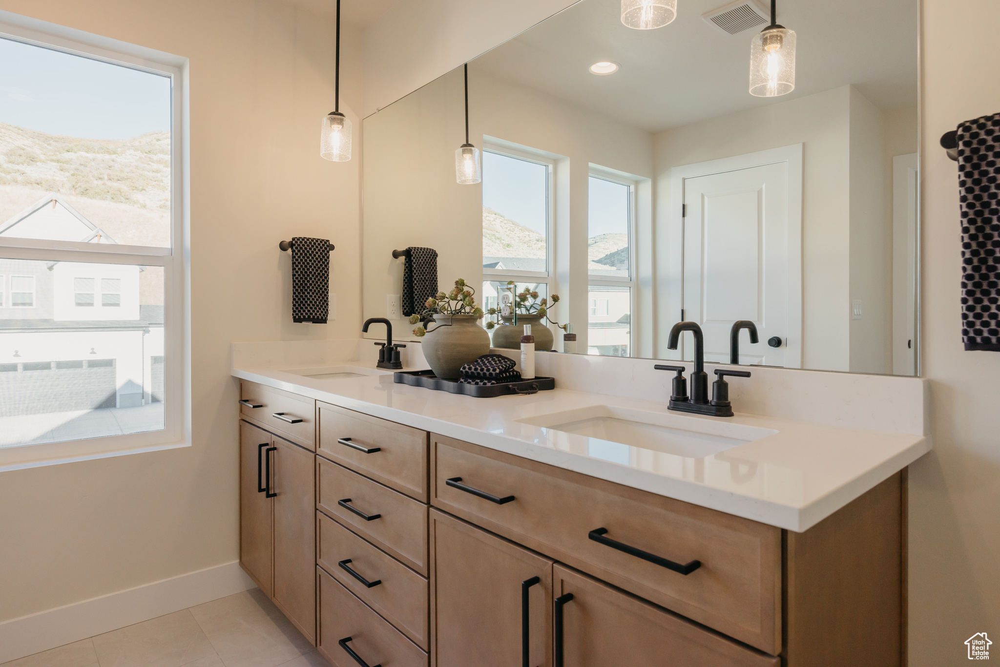 CANYON POINT - Residential