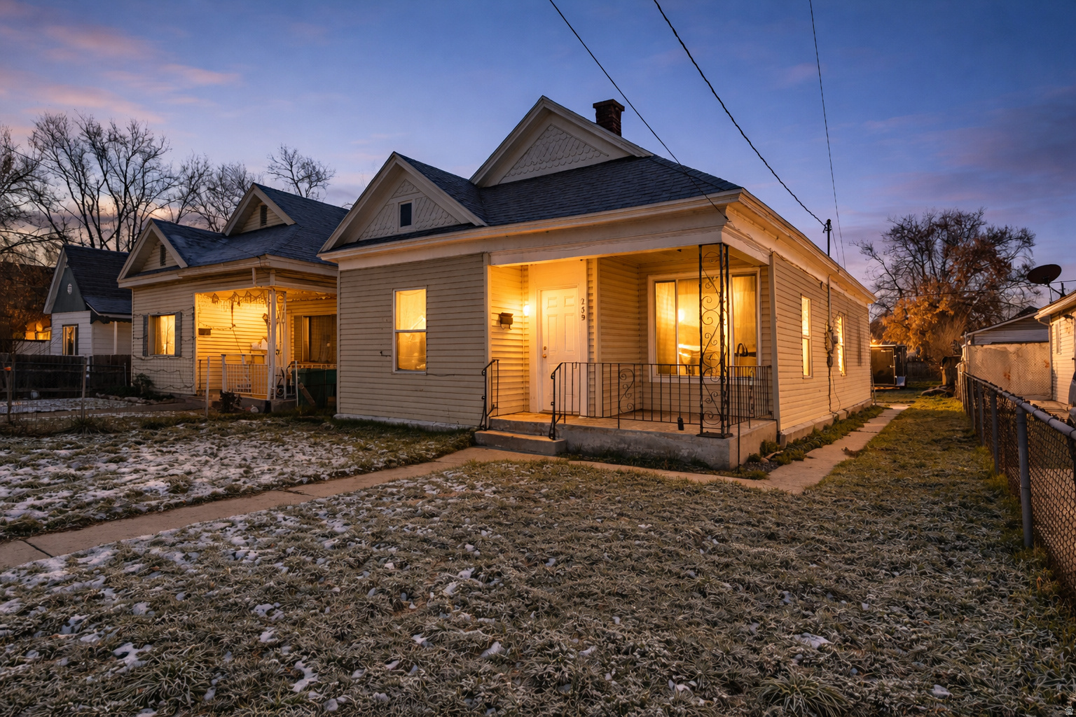 Main image without alt text