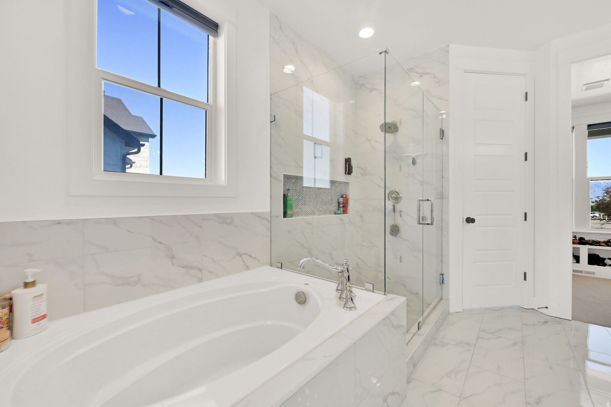 BEACON POINTE - Residential