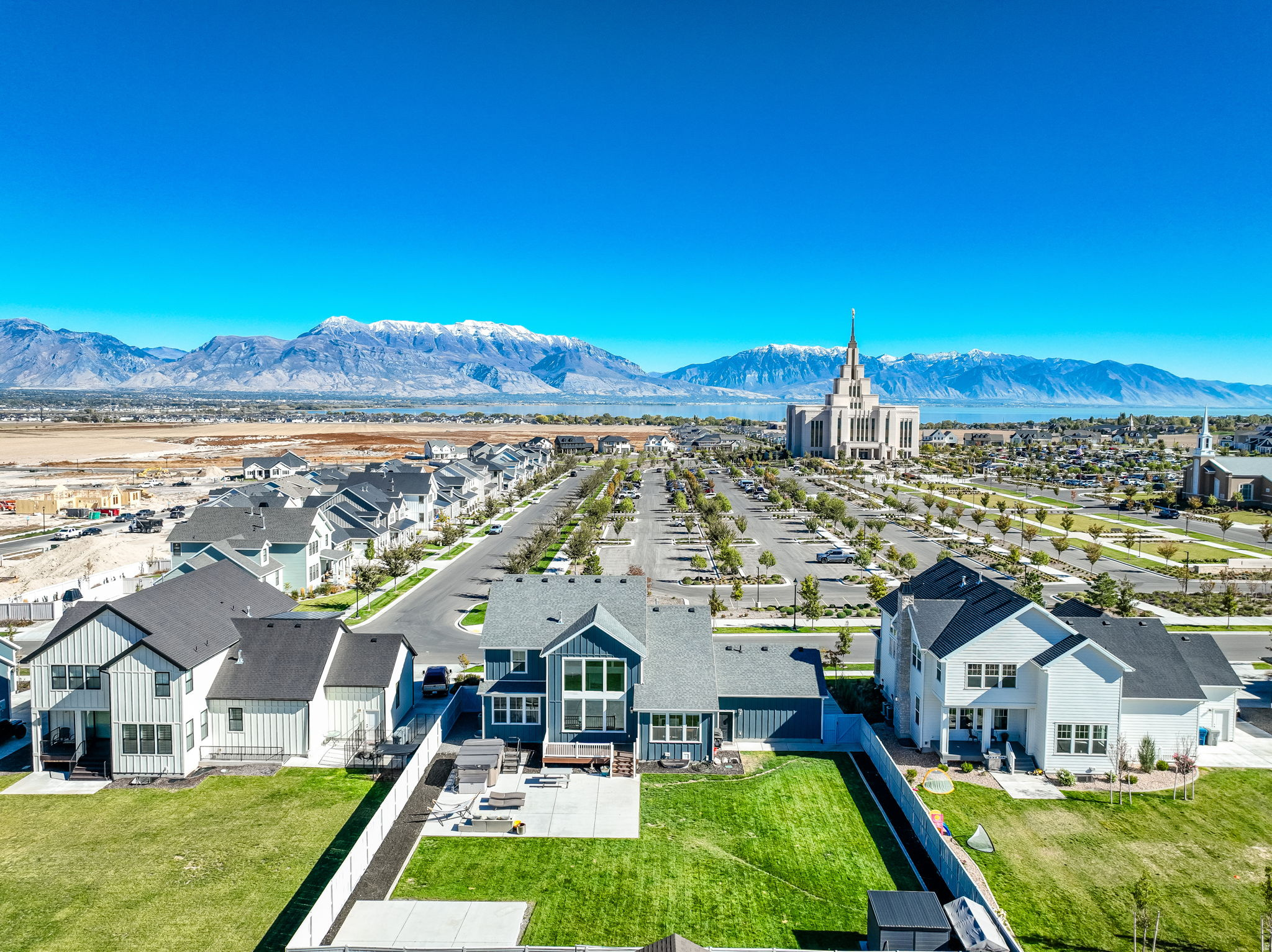 BEACON POINTE - Residential