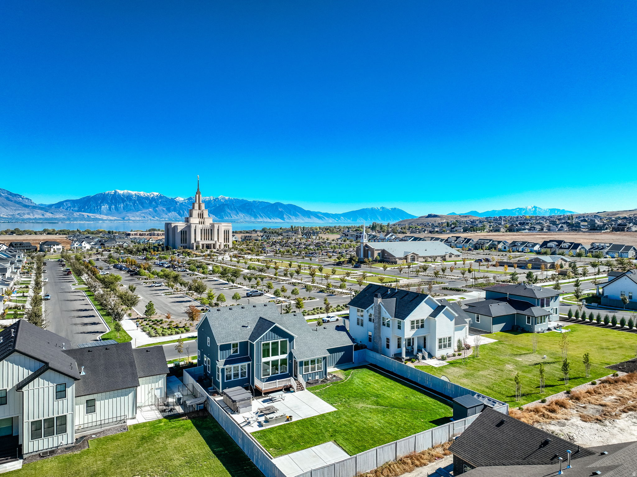 BEACON POINTE - Residential