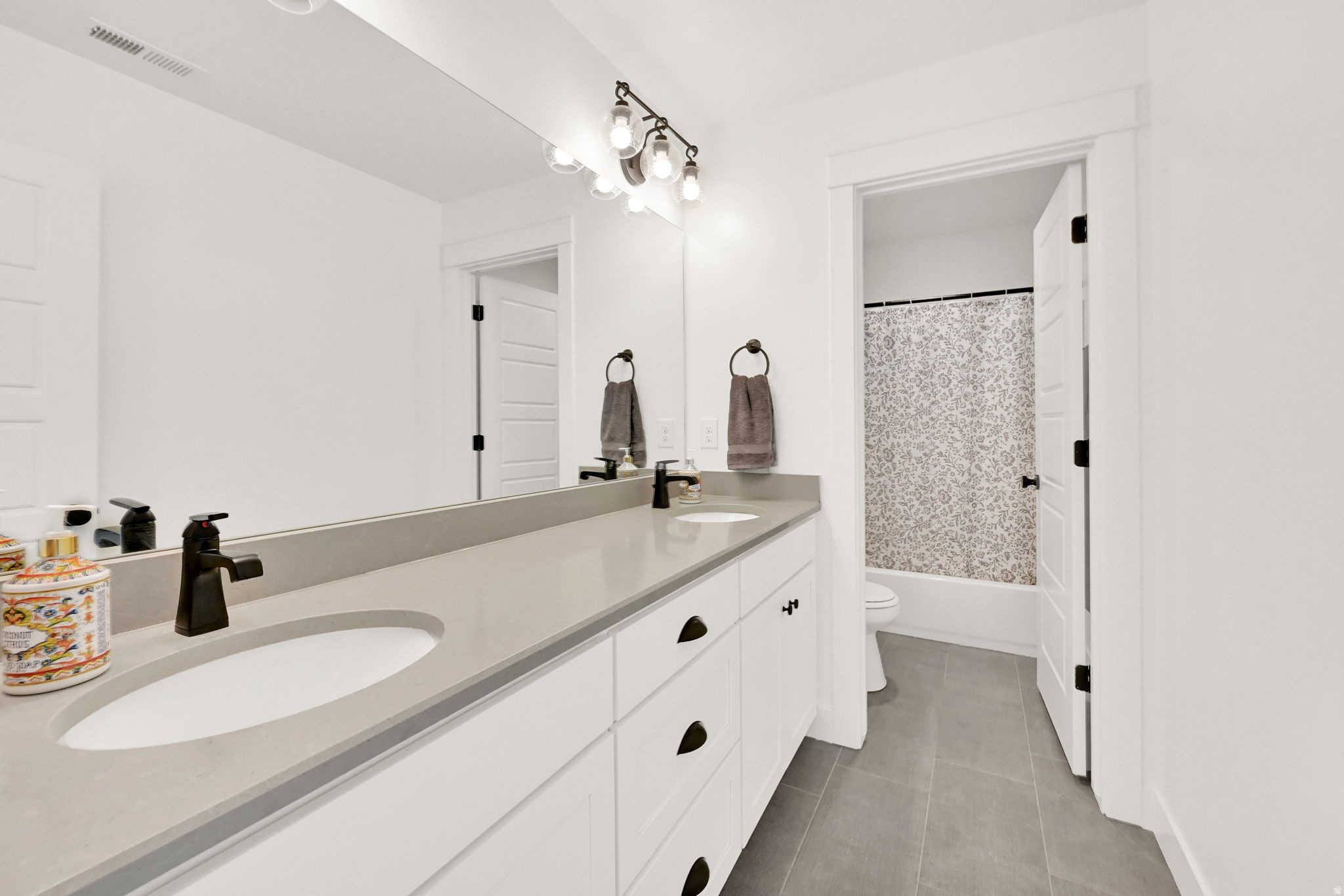 BEACON POINTE - Residential