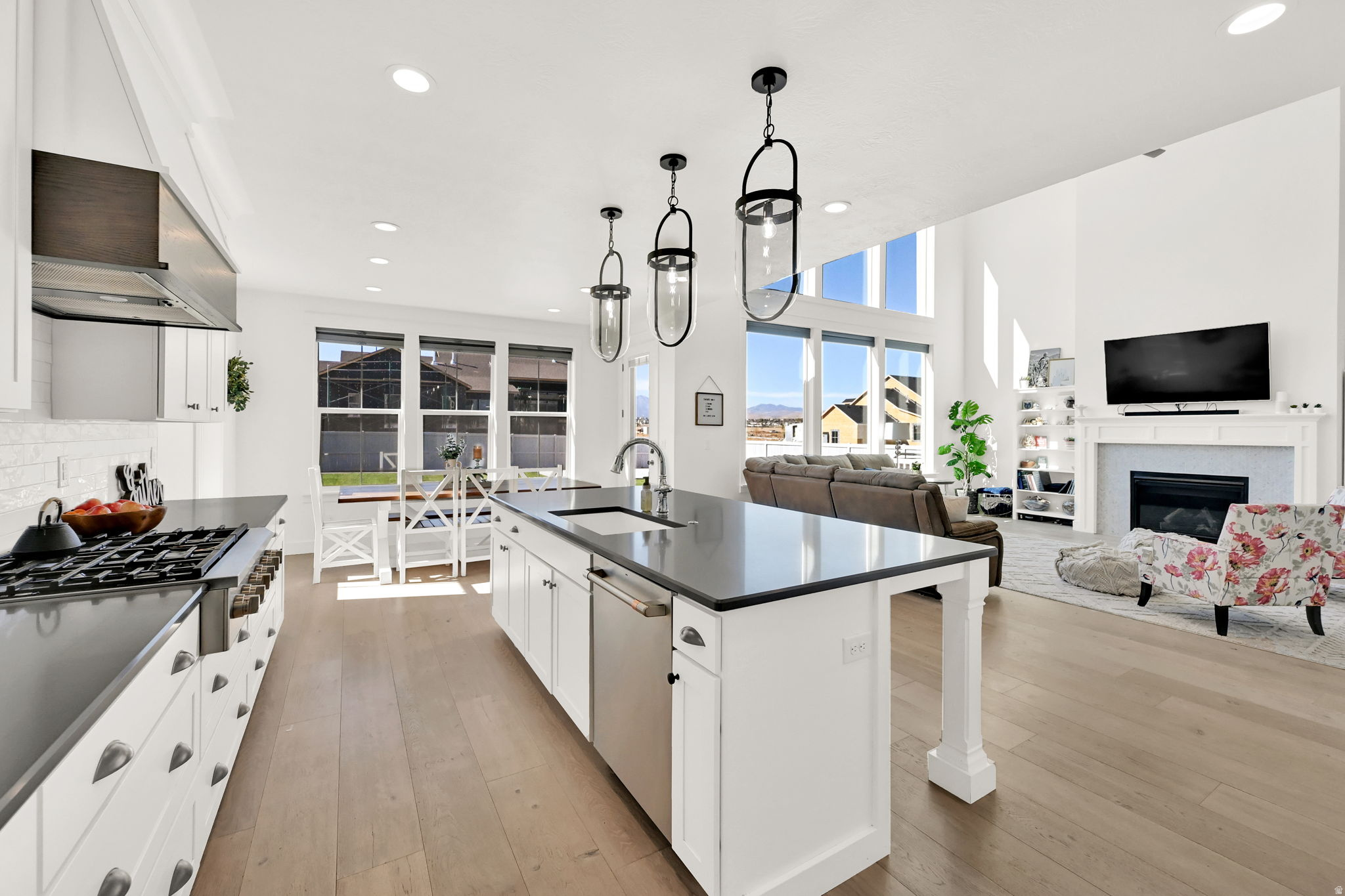 BEACON POINTE - Residential